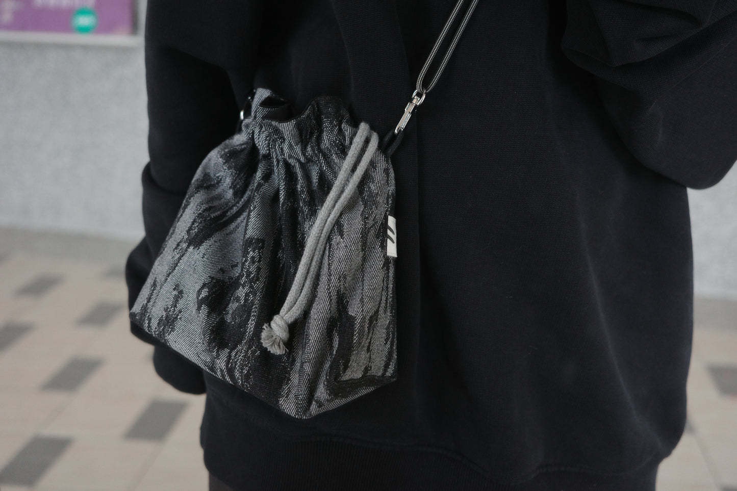 背繩錦囊包・嬉皮風丹寧刷破