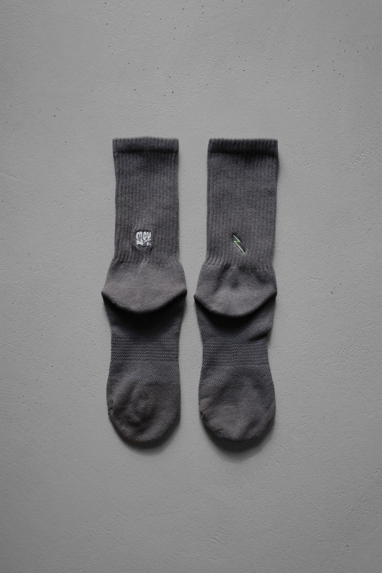 Mount x Hzoo DueNorth 聯名襪子組