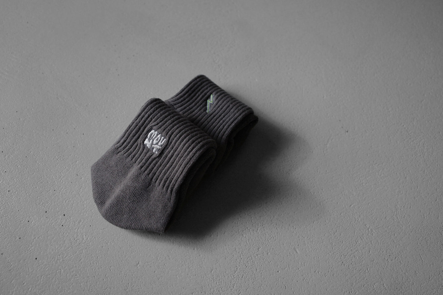 Mount x Hzoo DueNorth 聯名襪子組