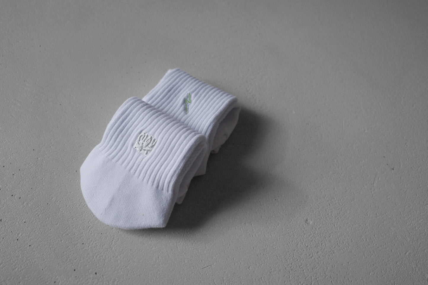 Mount x Hzoo DueNorth 聯名襪子組