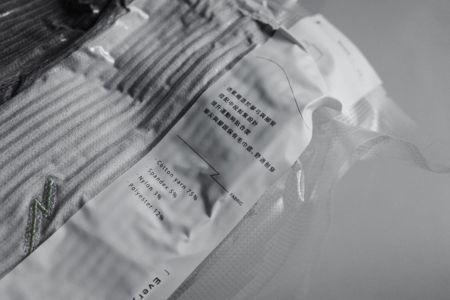 Mount x Hzoo DueNorth 聯名襪子組